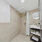 Апартаменти Homey 1br Loft In Old Town